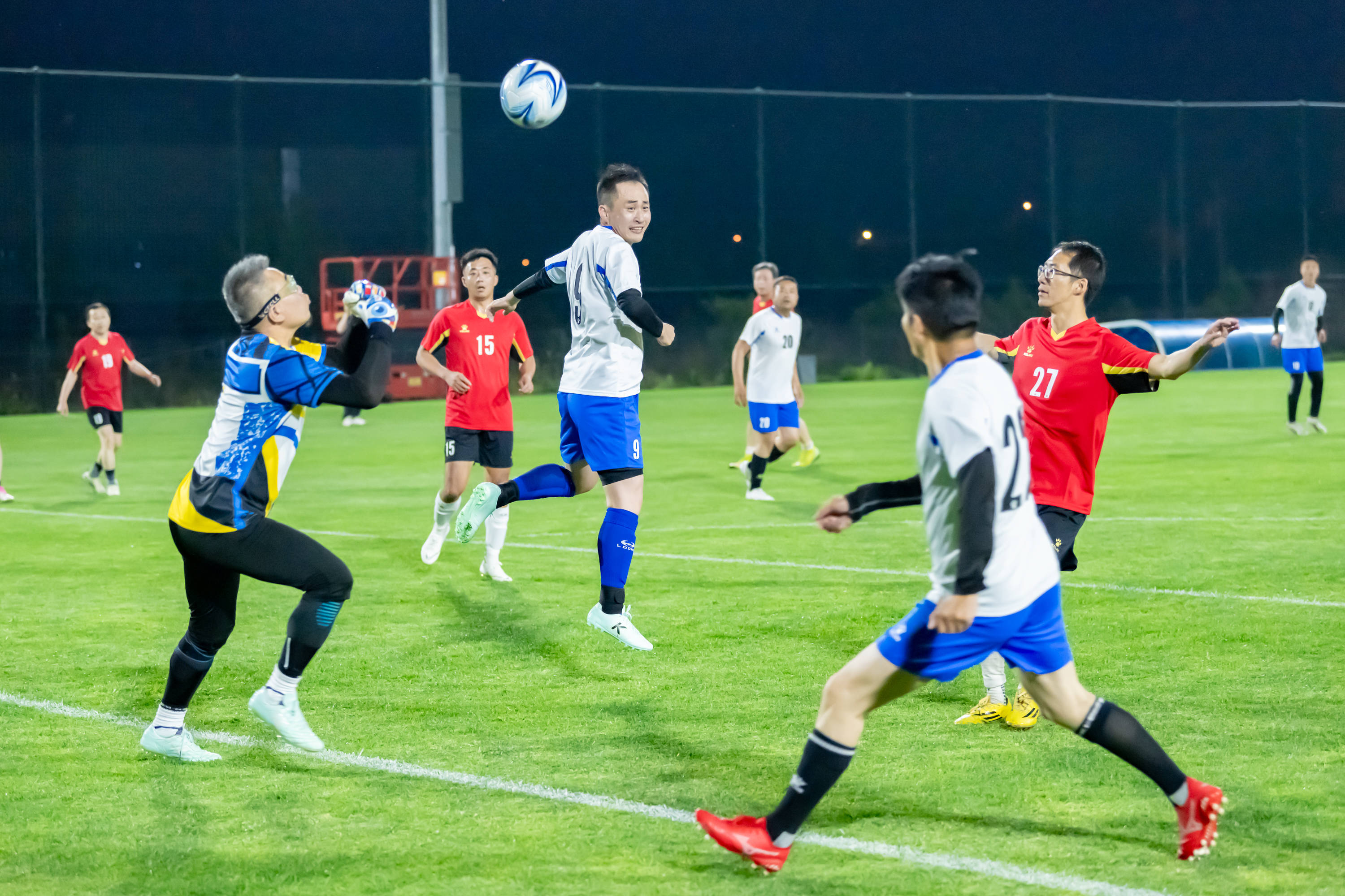 球迷们纷纷 球迷们纷纷